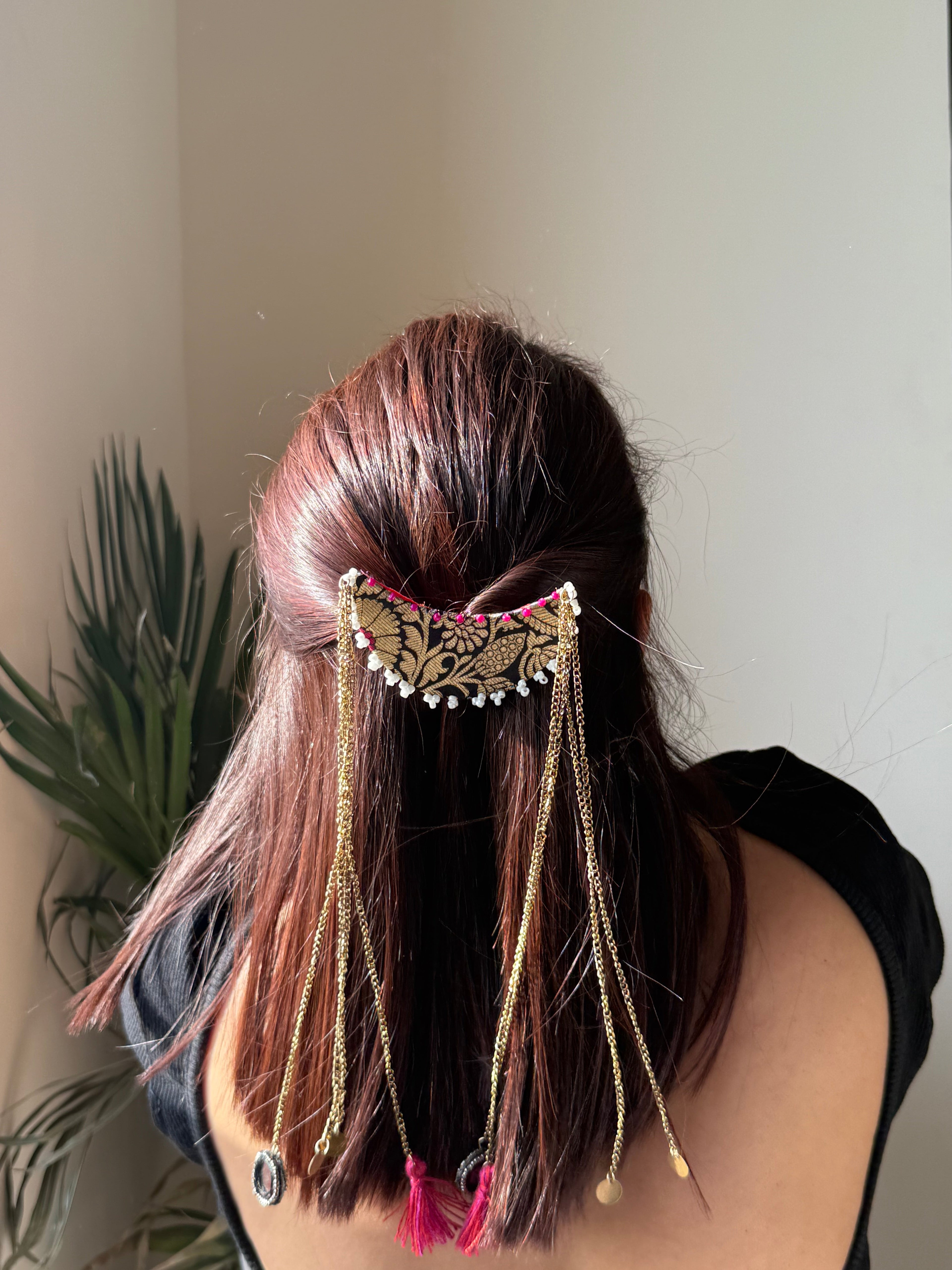 Black Moon Glow Clip