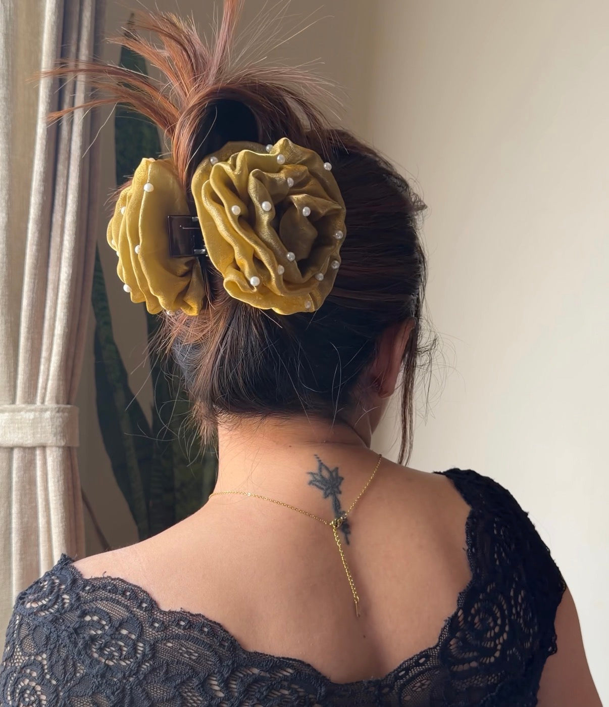 Phool Titli Clip Golden