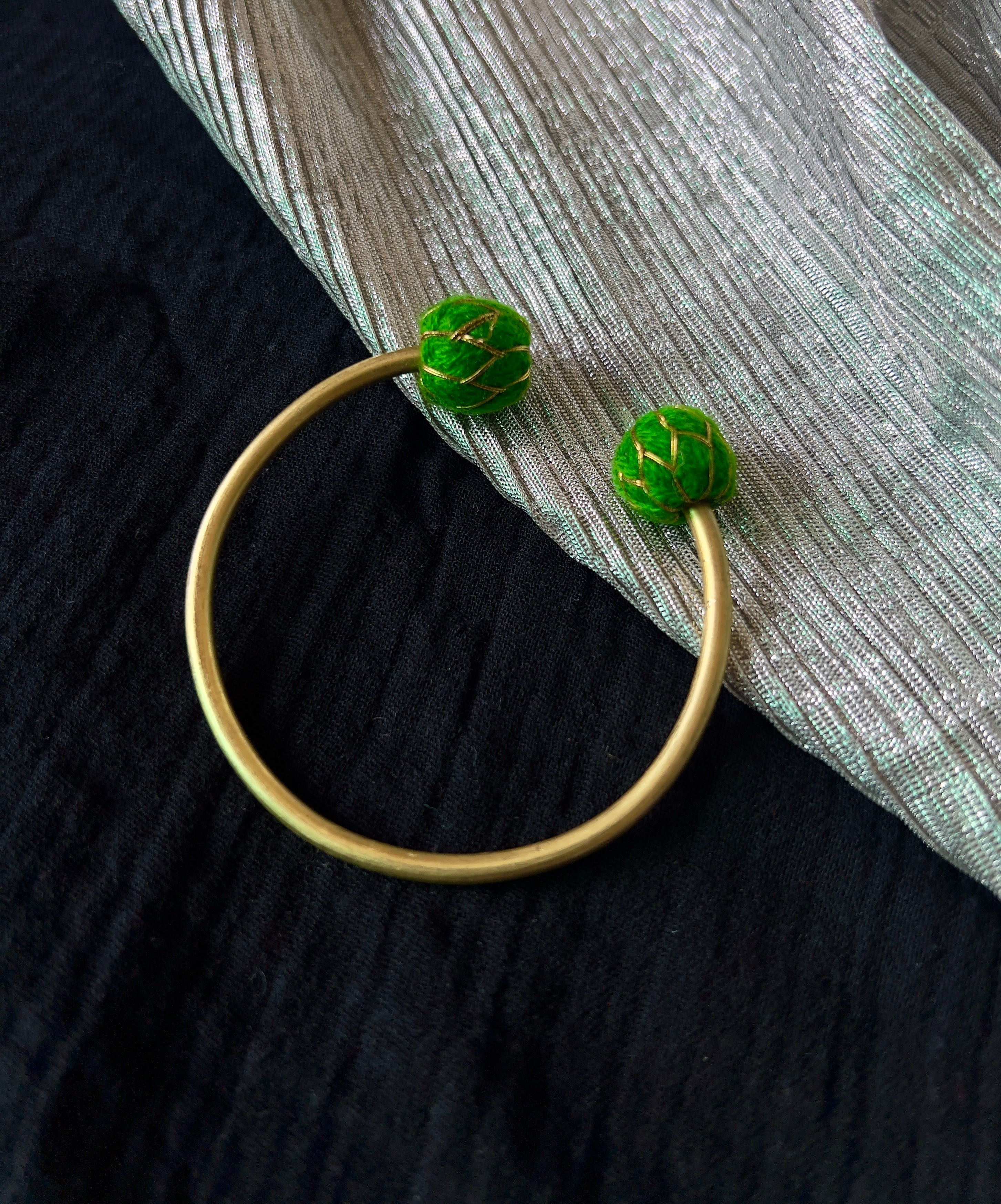 Green मनका
